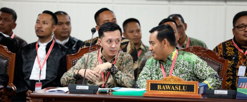 Bawaslu Fatihunnajah memberi keterangan dalam sidang Perkara Nomor 20/PHPU.BUP-XXIII/2025 Perselisihan Hasil Pemilihan Umum Bupati (PHPU Bup) di hadapan Majelis Hakim Panel 2 yang dipimpin Wakil Ketua MK Saldi Isra dengan didampingi Hakim Konstitusi Ridwan Mansyur dan Hakim Konstitusi Arsul Sani, di Ruang Sidang Gedung II MK. Senin (20/1/2025). Foto: Humas (mkri.id/Teguh)