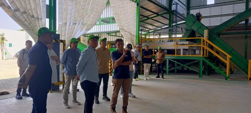 Ketua DPD Pemuda Tani Lampung-Ahmad Giri Akbar saat kunjungan ke Pabrik PT RAJA Kediri Jawa Timur 